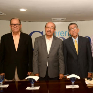 Julio Maríñez, Temístocles Montás y José Pimentel Muñoz en el "Encuentro histórico de San Cristóbal