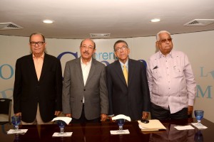 Julio Maríñez, Temístocles Montás, José Pimentel Muñoz y Euclídes Gutiérrez Félix en el décimo "Encuentro Histórico de San Cristóbal", celebrado en Librería Cuesta.