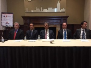 Leonel Fernandez, junto a dirigentes comerciales de Nueva York
