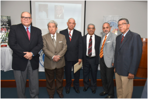 Desde la izquierda Donaldo Collado, presidente de la Sociedad Dominicana de Cardiología, Luis José Soto Martínez, Pedro Marmolejos y Nelson Báez Noyer, expositores; Miguel Popa, gerente de Laboratorios Rowe; y José Pimentel Muñoz, quienes encabezaron la “Cátedra de los maestros de la cardiología”.