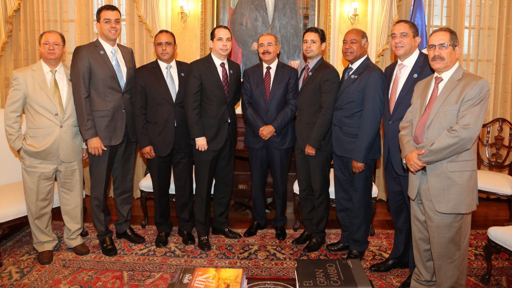 La comitiva de la ACIS estuvo integrada por su presidente Sandy Filpo estuvieron Carlos Guillermo Núñez, José Miguel Minier, Rafael Hernández, Eddy Samuel Álvarez, Félix Eduardo García, Féliz Muñoz y José Octavio Pérez.
