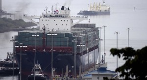 Buque Chino en el canal de Panamá