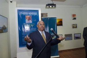El pintor Haroldo Sosa expresa unas palabras de agradecimiento por el homenaje.