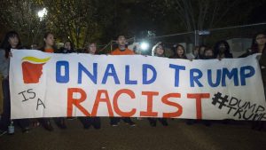 manifestaciones-y-quema-de-banderas-y-contenedores-en-respuesta-a-la-victoria-de-trump