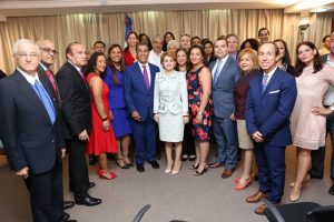 Lucía MEdina y Adriano Espaillat junto a diputados e invitados.
