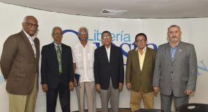 Desde la izquierda, Nelson Medina, Alberto Morel, Rafael Boissard, José Pimentel Muñoz, Víctor Hugo Hernández (Tito) y Jaime Casanova, quienes encabezaron el encuentro historico de San Cristóbal en Librería Cuesta.