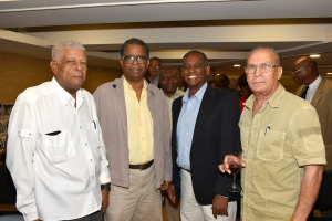 Luis Elpidio Pérez, Odalís Pérez, Enércido Travieso y Salvador Batista en el encuentro de nativos de San Cristóbal