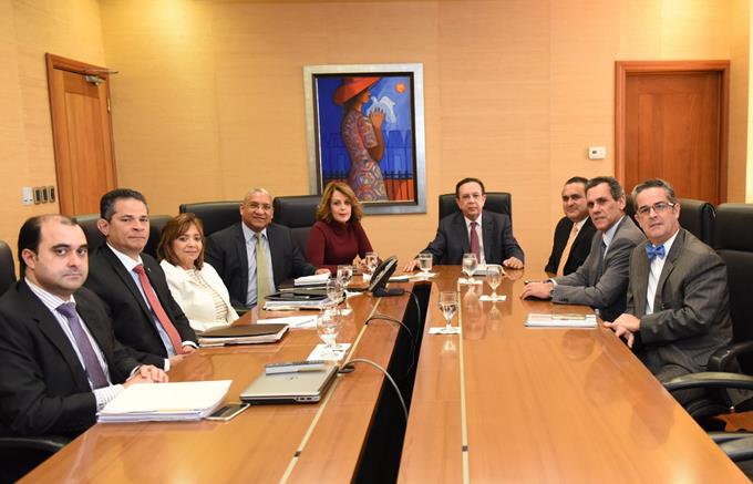 el-gobernador-del-bc-se-reune-con-adozona