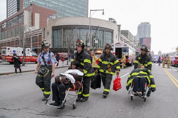 aumentan-a-76-los-heridos-en-accidente-de-tren-en-brooklyn