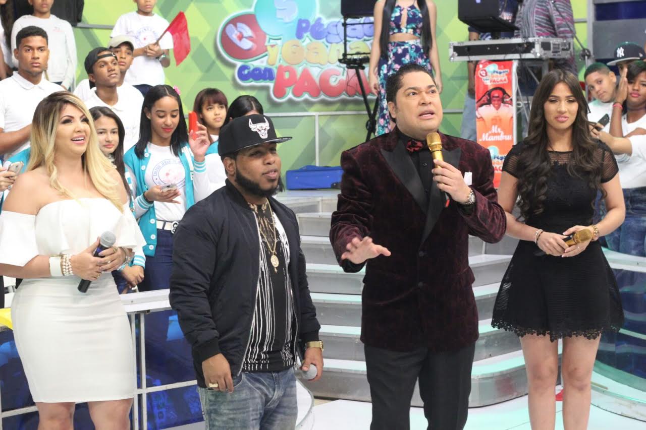 El Pacha junto al cantante urbano Chimbala.