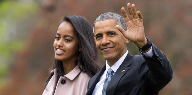 Barack Obama y una de sus hijas.