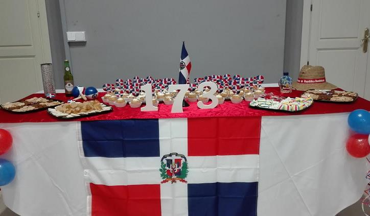 Parte de los productos dominicanos mostrado por los estudiantes en la celebración del 173 aniversario de la independencia.