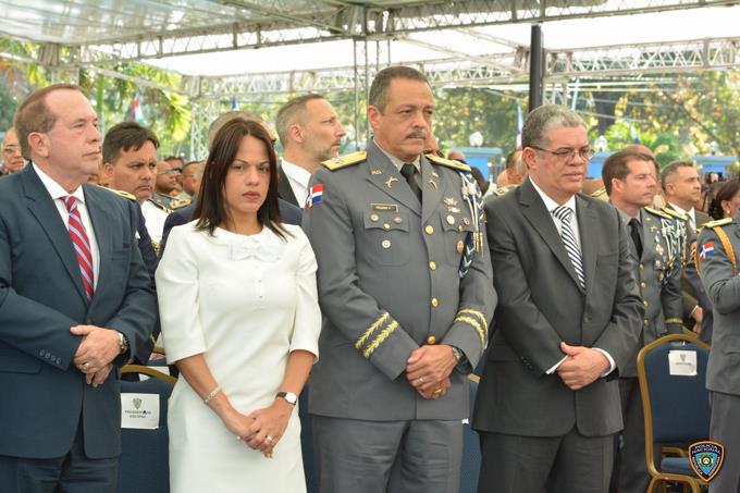 peguero-paredes-dice-los-policias-vagos-solo-recibiran-el-aumento-general-de-salario