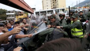 Las últimas noticias en el país caribeño han desatado protestas en la capital de Venezuela, Caracas, hoy viernes 31 de marzo de 2017.