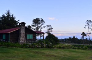 Villa Pajón es un hotel ecológico que opera en Valle Nuevo desde 1983.